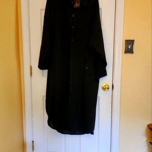Black tunic with collar.